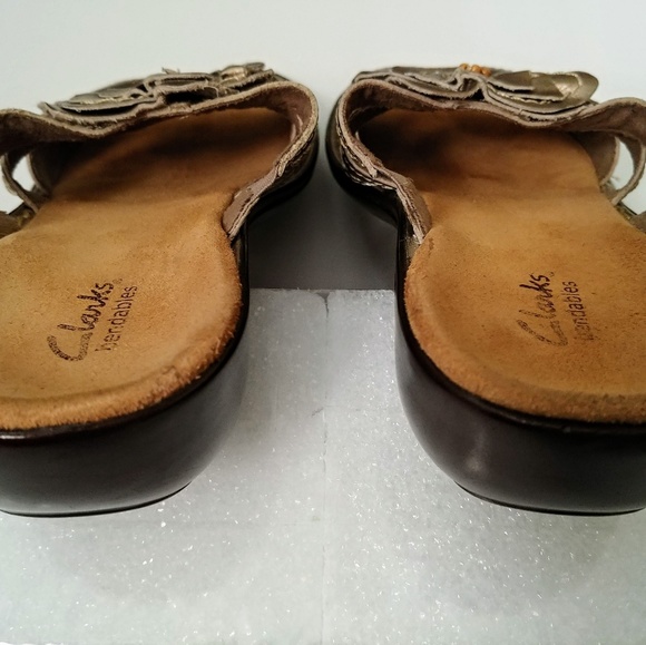 👡 Clark's Bendable Gold Slides | Women's Sz 9 - Picture 5 of 7